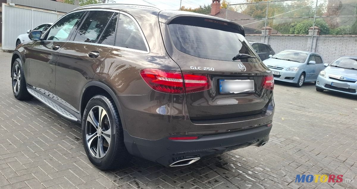 2016' Mercedes-Benz GLC photo #6