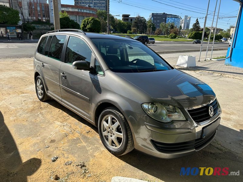 2007' Volkswagen Touran photo #4