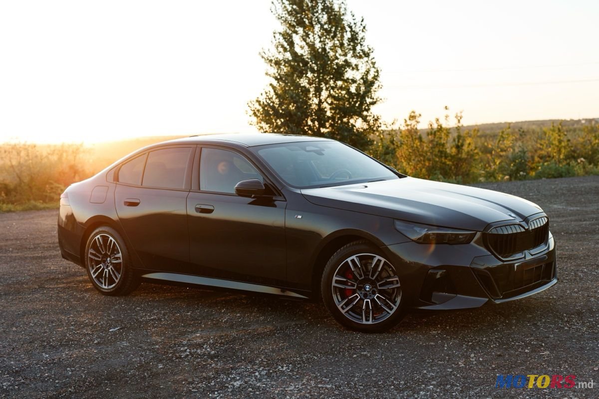 2023' BMW 5 Series photo #2