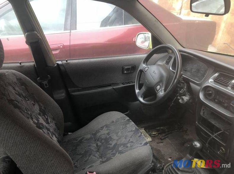 1998' Daihatsu Sirion photo #3