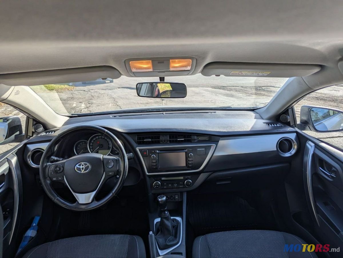 2013' Toyota Auris photo #5