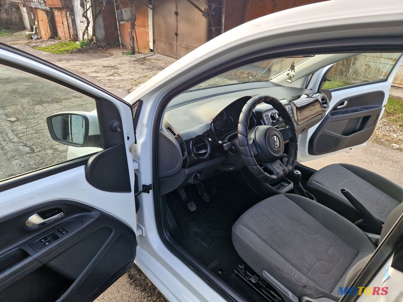 2016' Volkswagen Up! photo #5