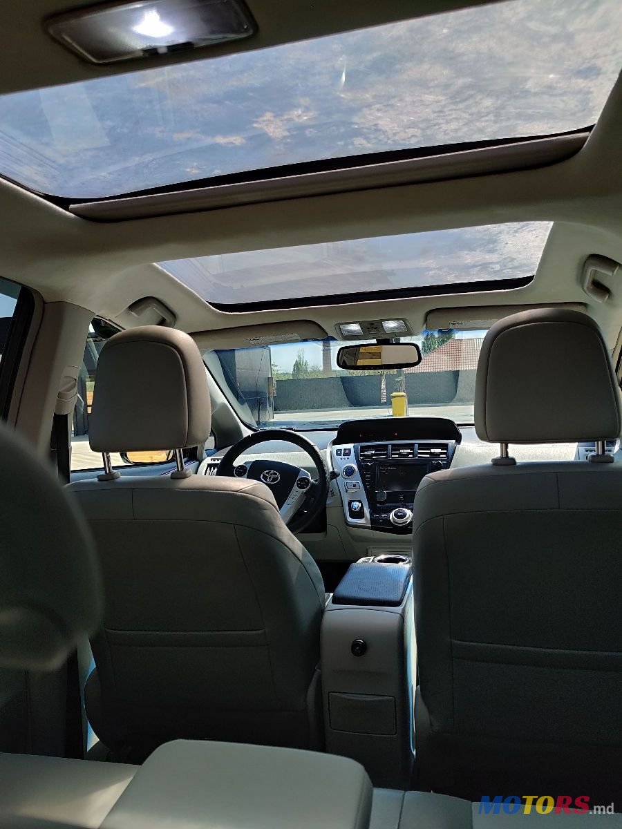 2012' Toyota Prius photo #6