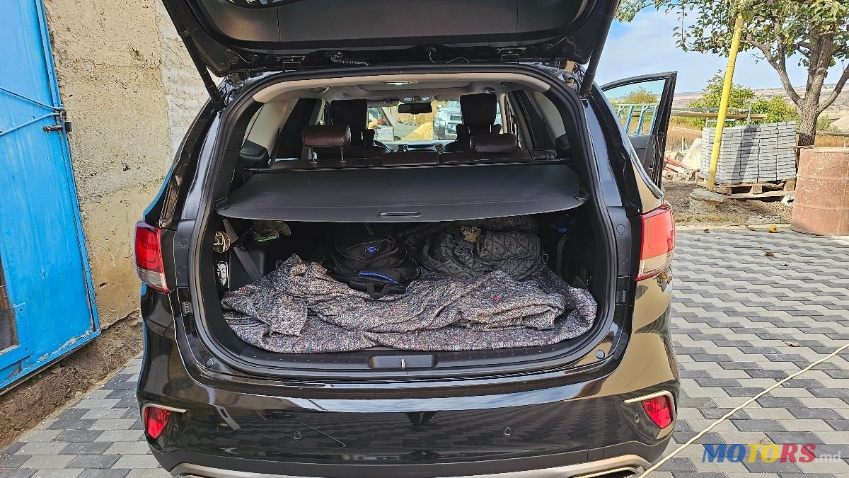 2018' Hyundai Santa Fe photo #2