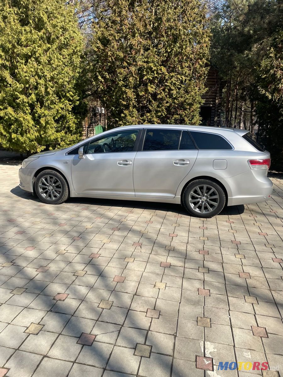 2010' Toyota Avensis photo #2