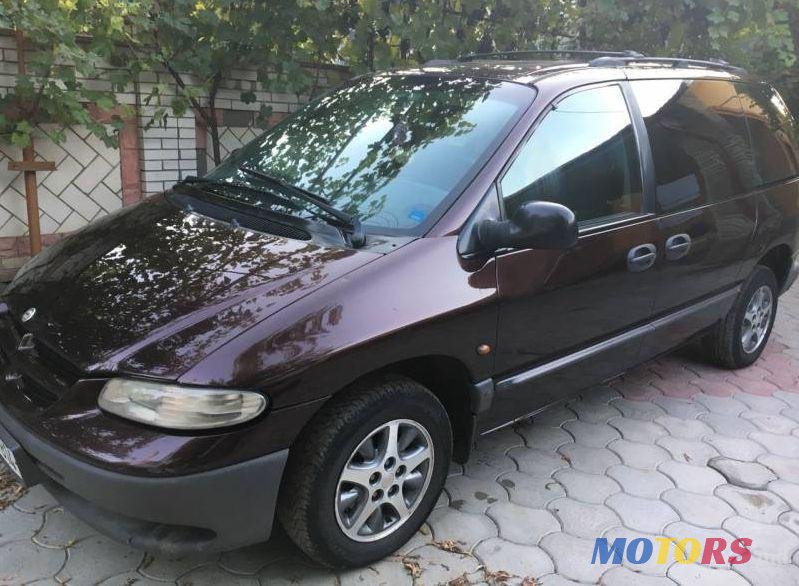 1998' Chrysler Voyager photo #1
