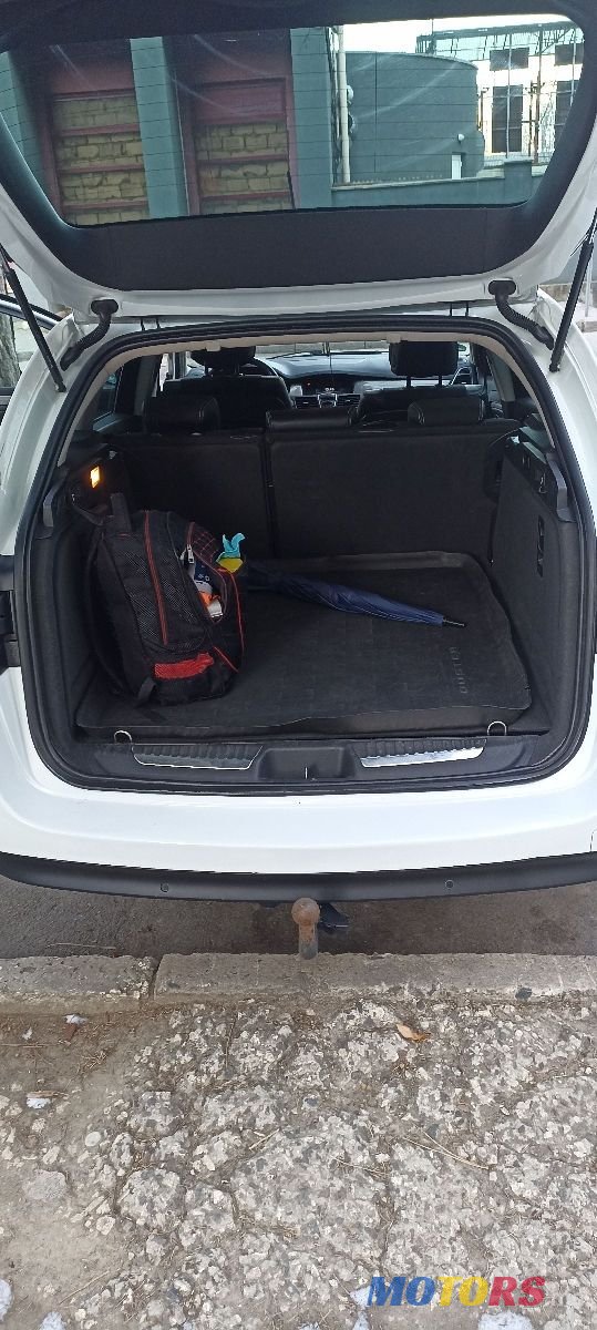 2012' Renault Laguna photo #5