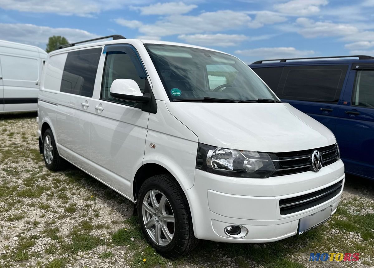 2014' Volkswagen Transporter photo #2