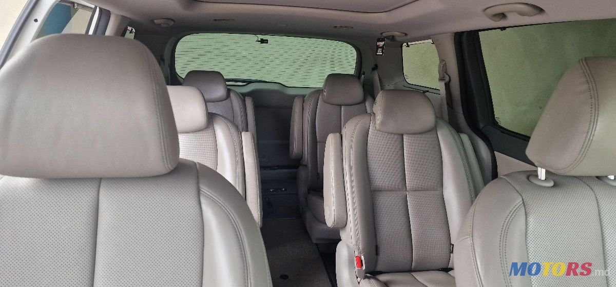 2017' Kia Carnival photo #6