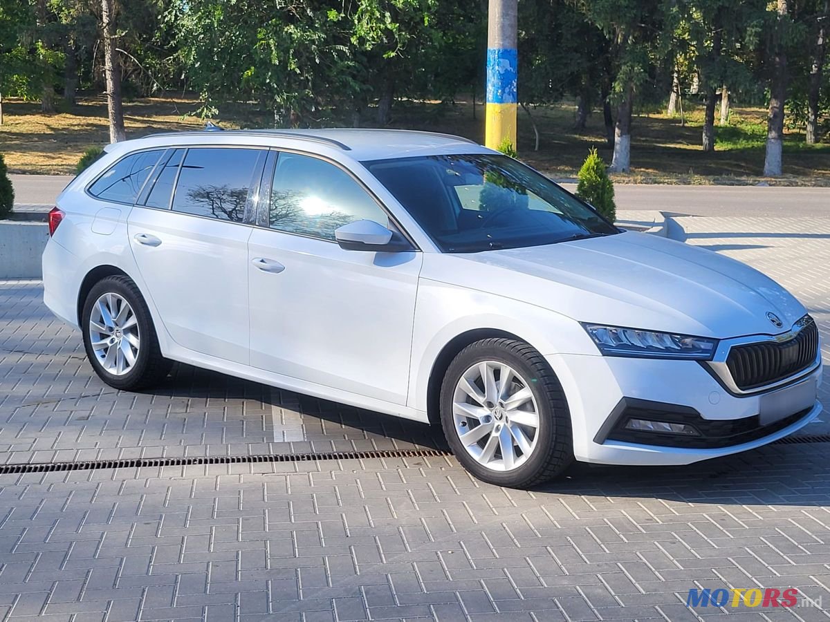 2021' Skoda Octavia photo #2