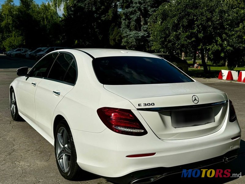 2019' Mercedes-Benz E-Class photo #4