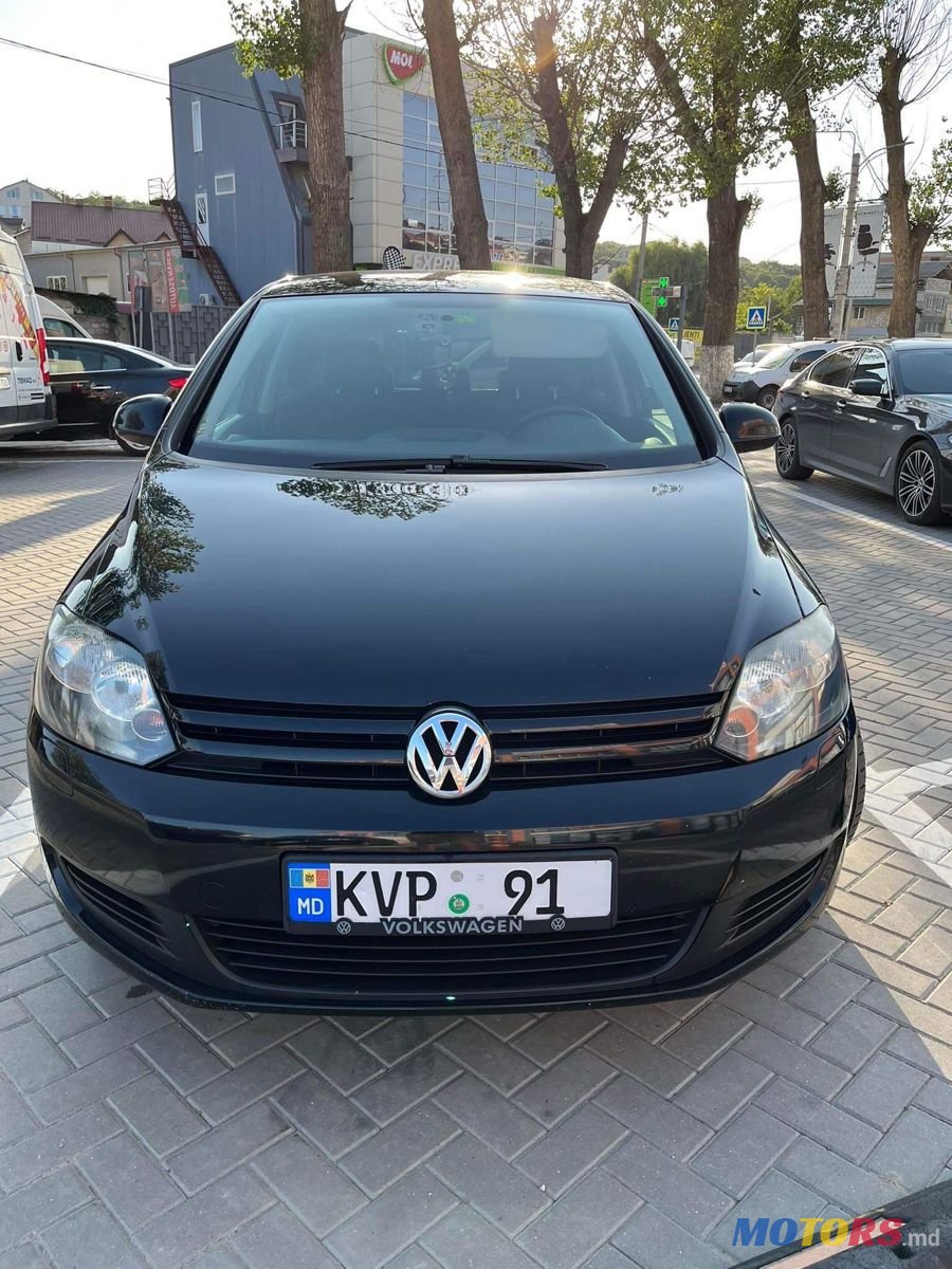 2010' Volkswagen Golf Plus photo #5