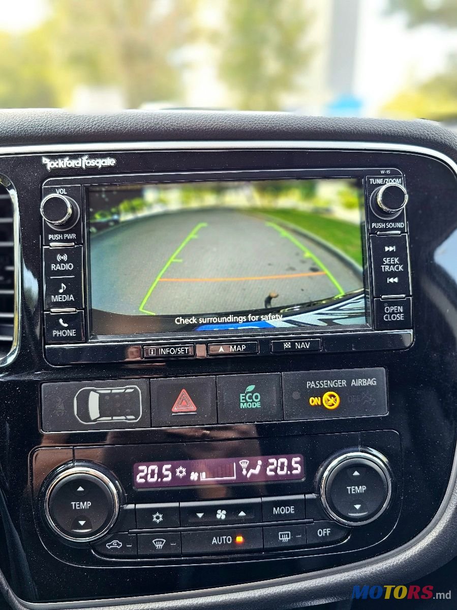 2015' Mitsubishi Outlander photo #5