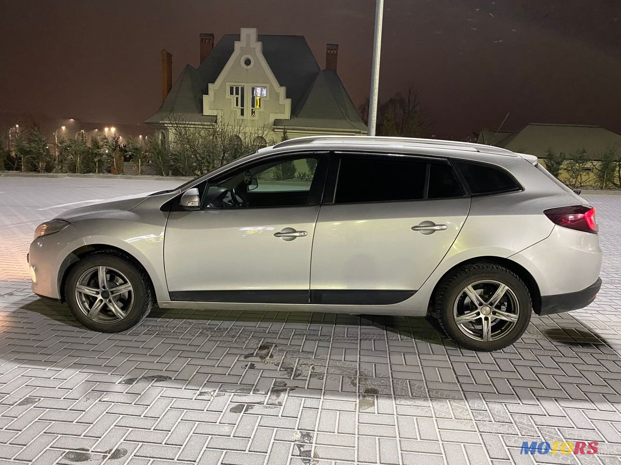 2011' Renault Megane photo #2