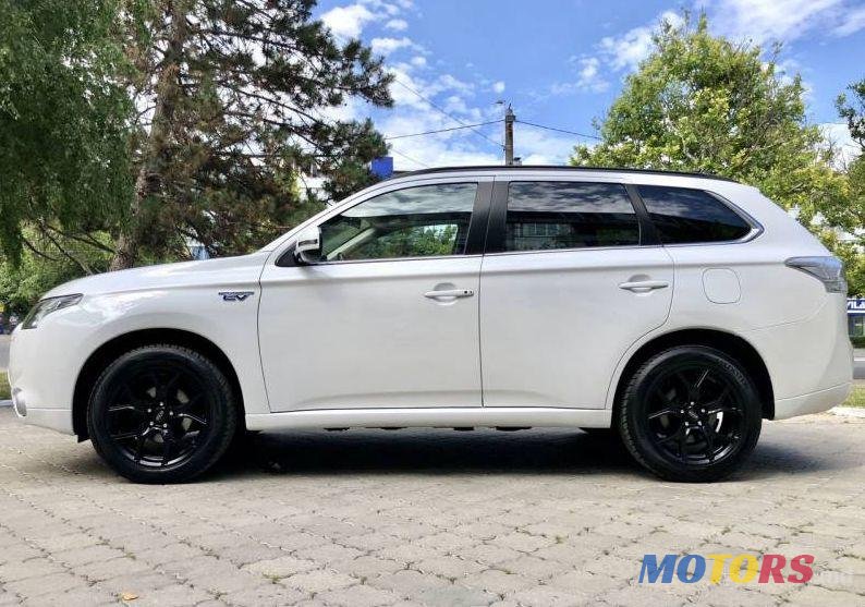 2013' Mitsubishi Outlander photo #1