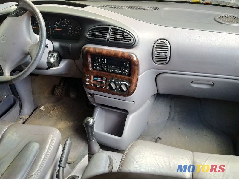 1999' Chrysler Voyager photo #3