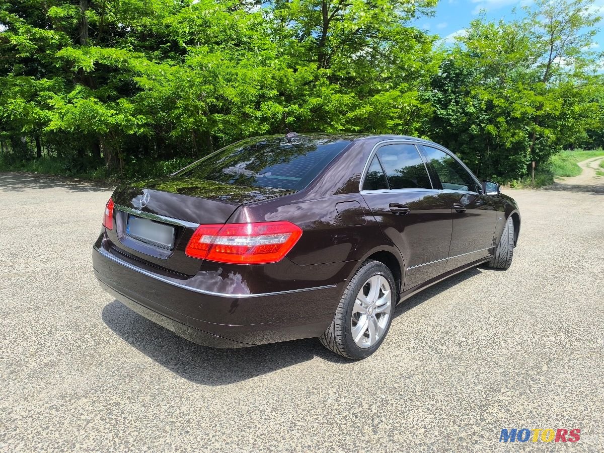 2009' Mercedes-Benz E-Class photo #3