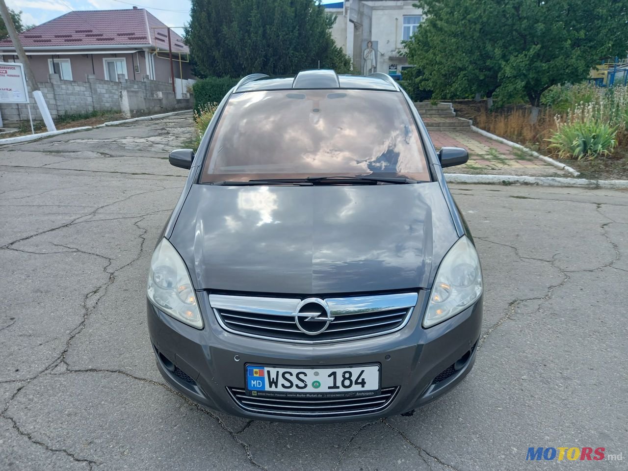 2009' Opel Zafira photo #1