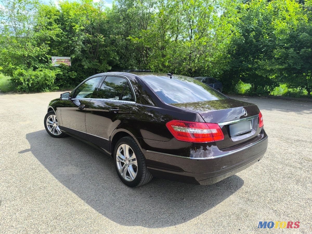 2009' Mercedes-Benz E-Class photo #2