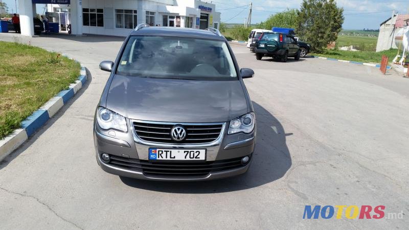 2007' Volkswagen Touran photo #5