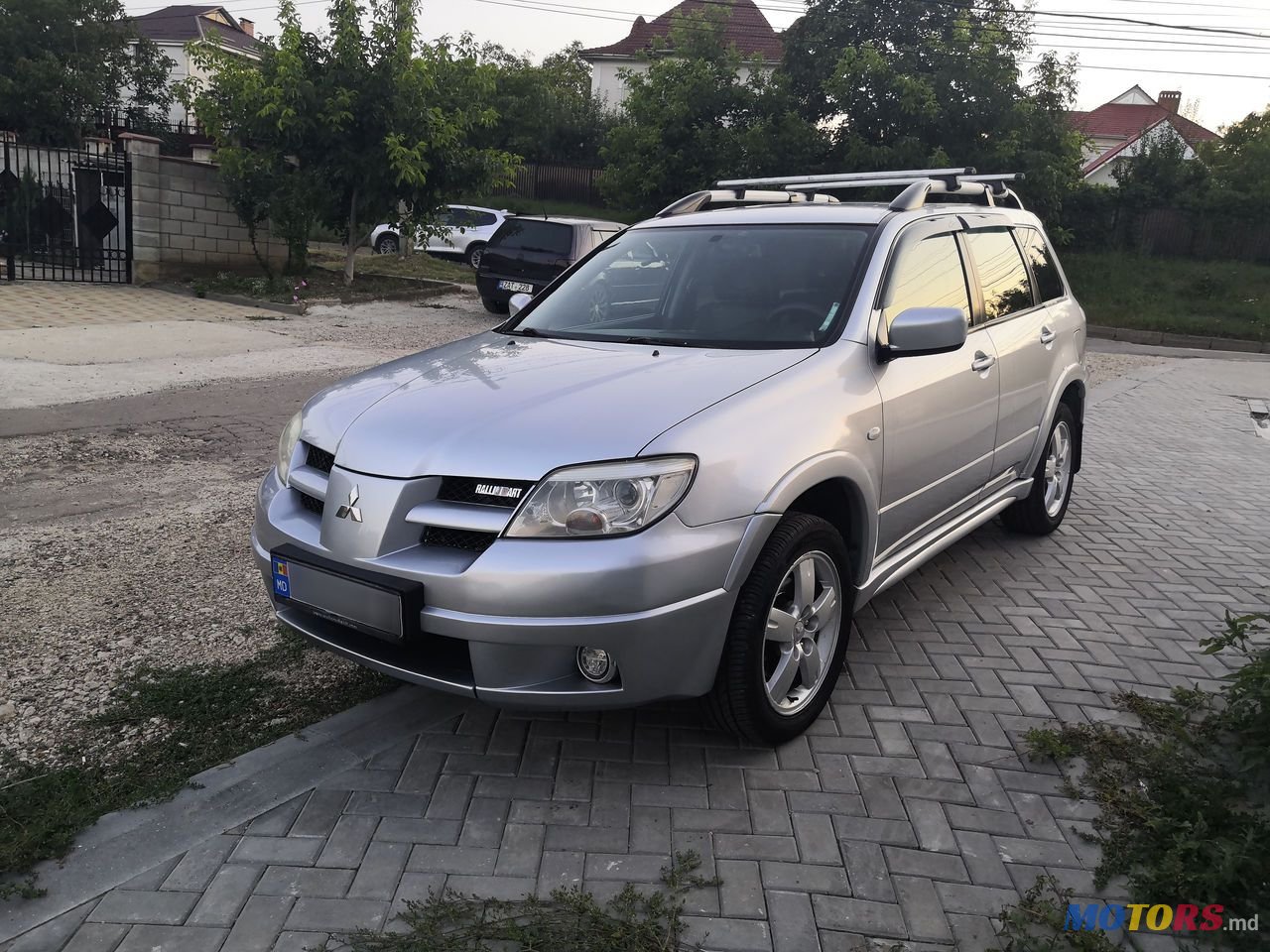 2008' Mitsubishi Outlander photo #2