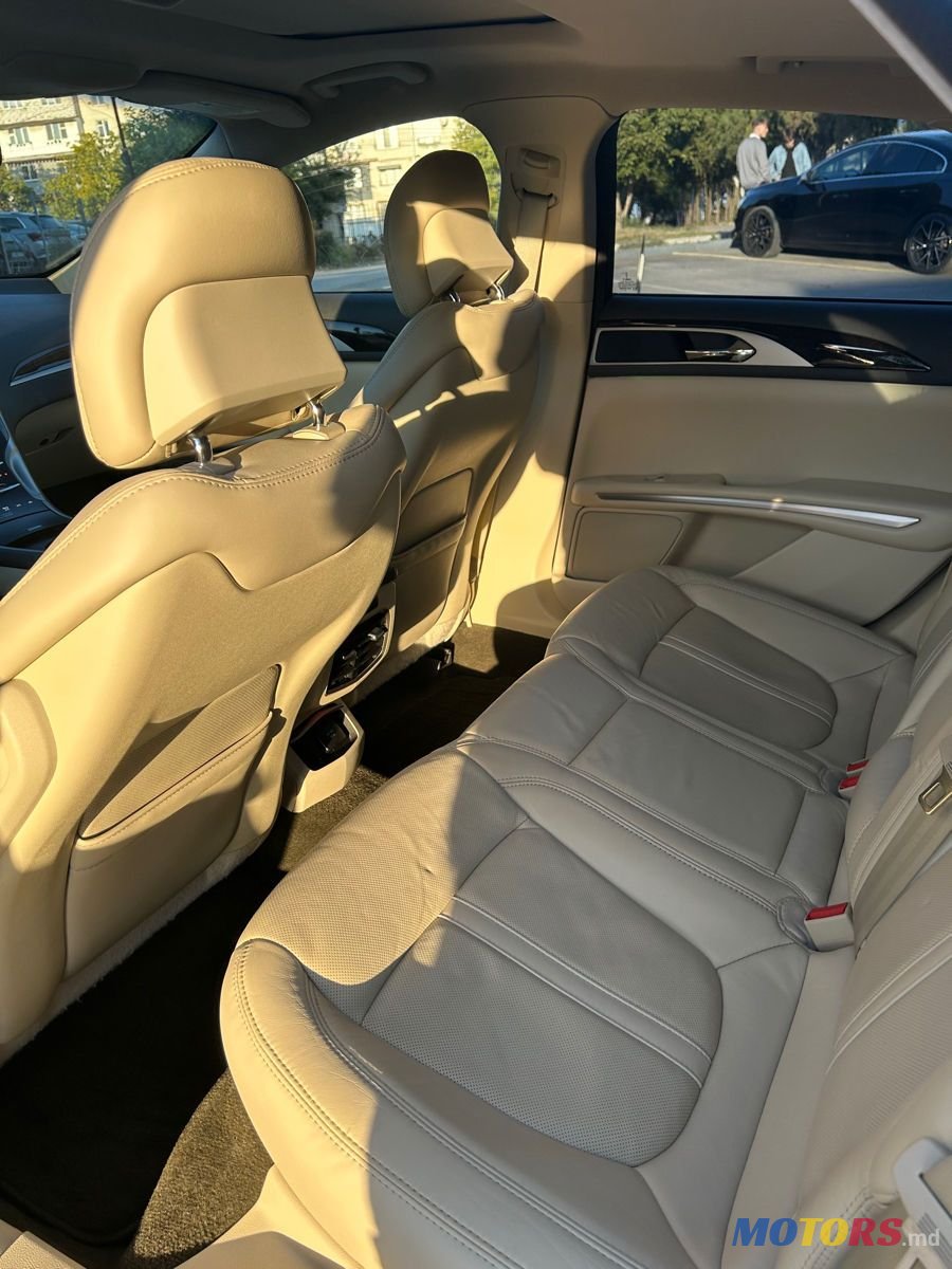 2013' Lincoln MKZ photo #6