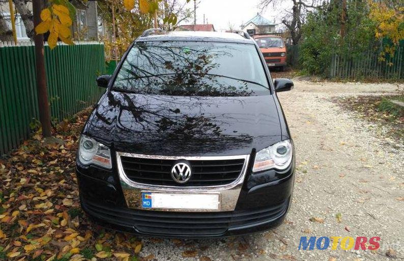 2008' Volkswagen Touran photo #3