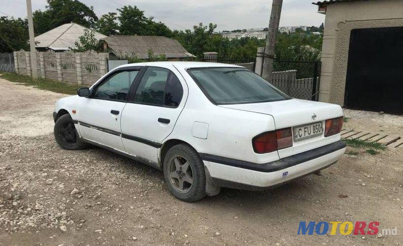 1991' Nissan Primera photo #1