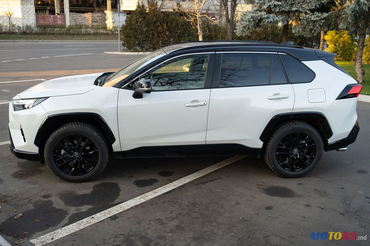 2023' Toyota RAV4 photo #3