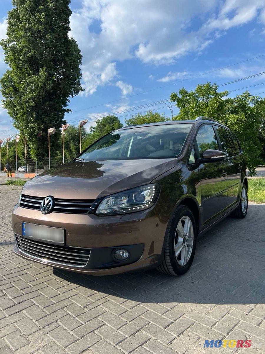 2012' Volkswagen Touran photo #2