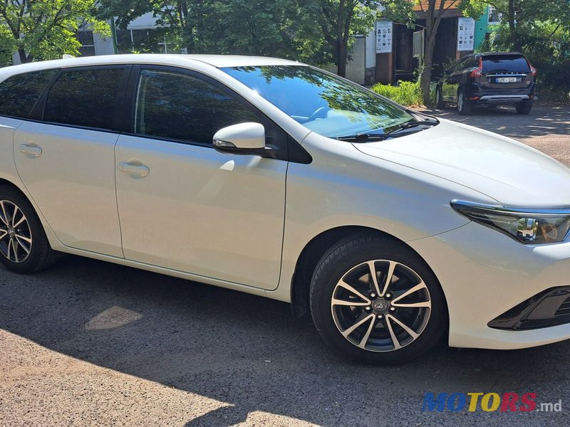 2017' Toyota Auris photo #4