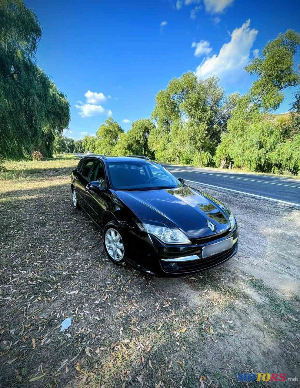 2008' Renault Laguna photo #1