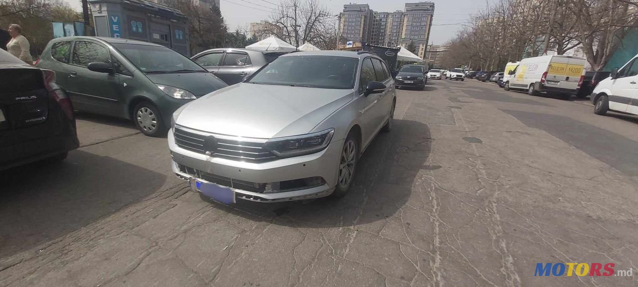 2015' Volkswagen Passat photo #2