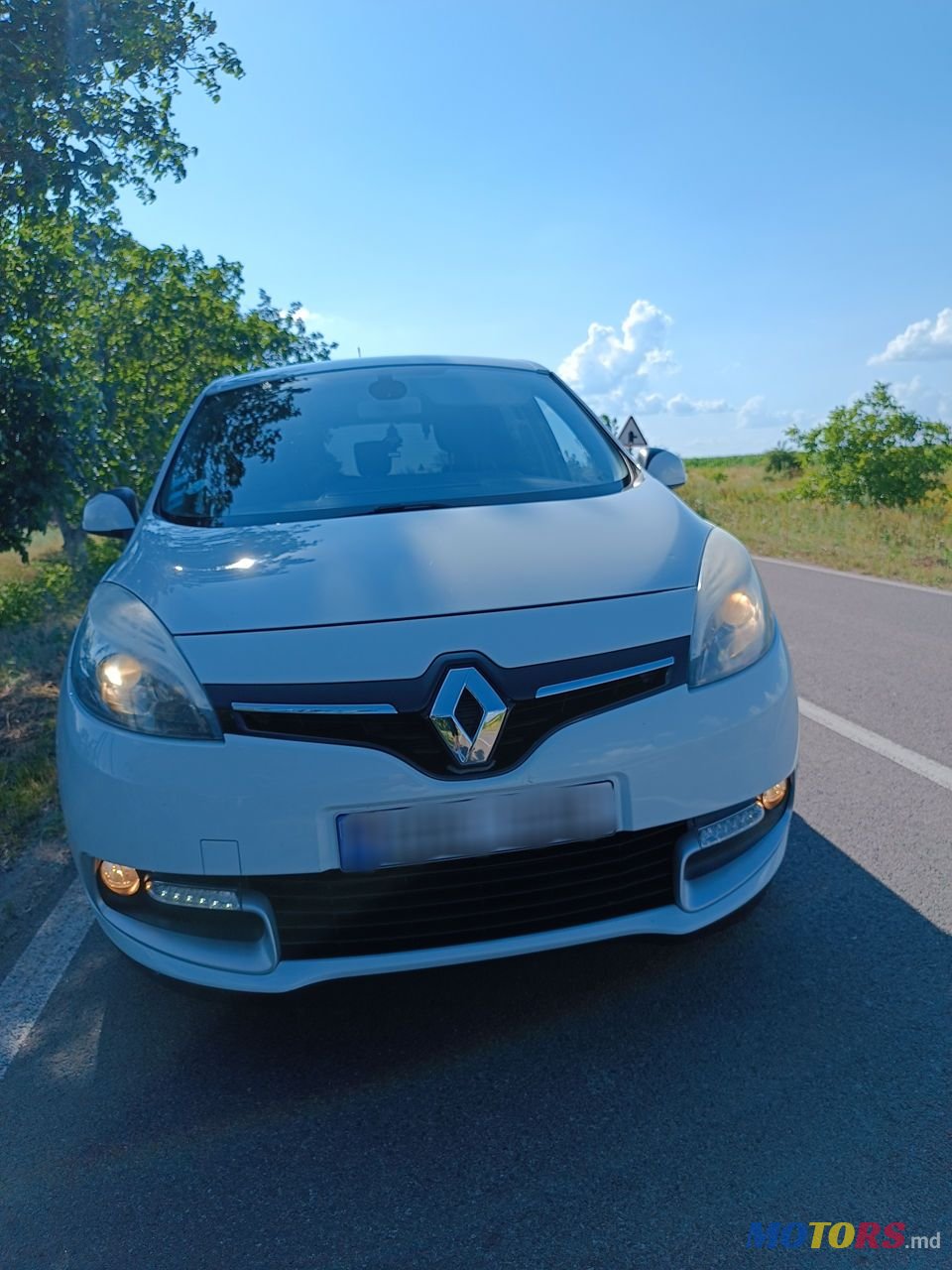 2013' Renault Scenic photo #4