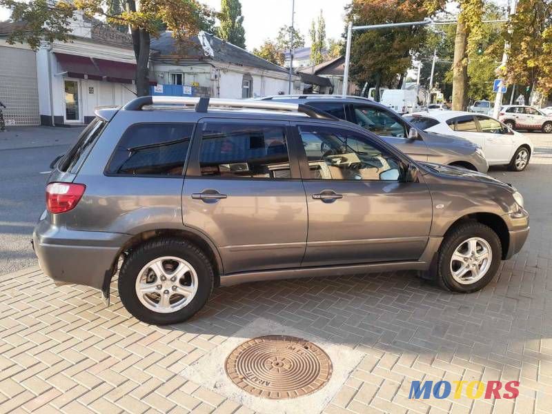 2005' Mitsubishi Outlander photo #1