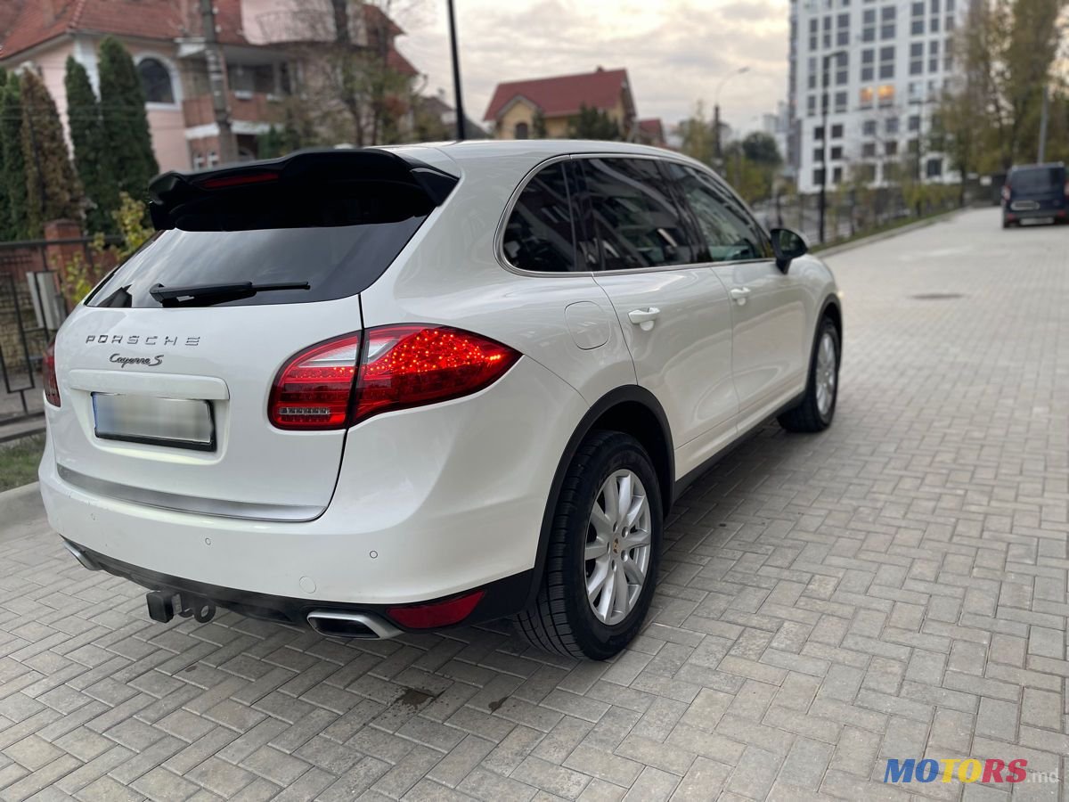 2012' Porsche Cayenne photo #4