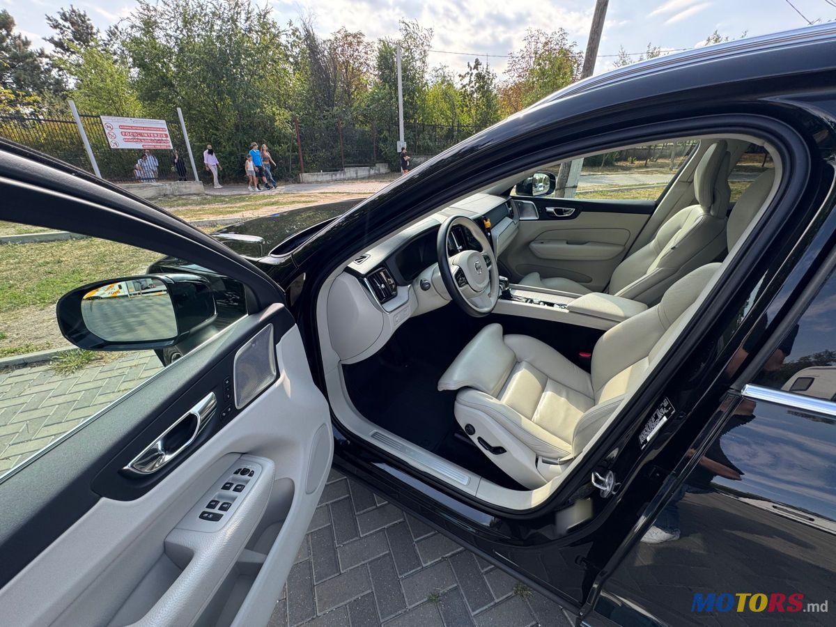 2019' Volvo XC60 photo #3