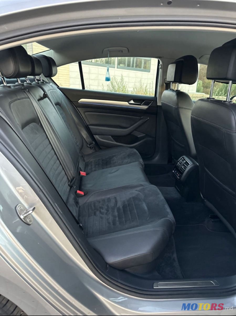 2016' Volkswagen Passat photo #6