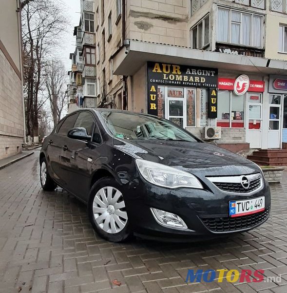 2012' Opel Astra photo #1