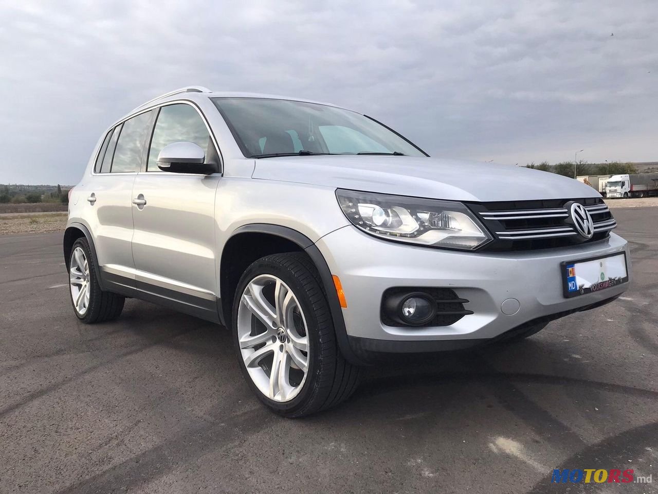 2011' Volkswagen Tiguan photo #5
