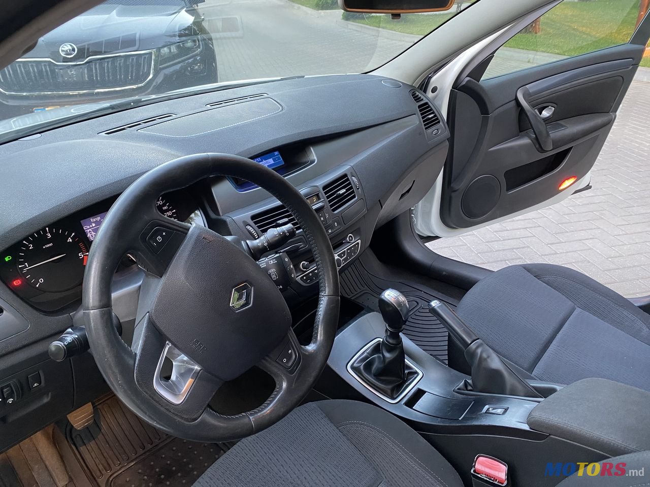 2009' Renault Laguna photo #5