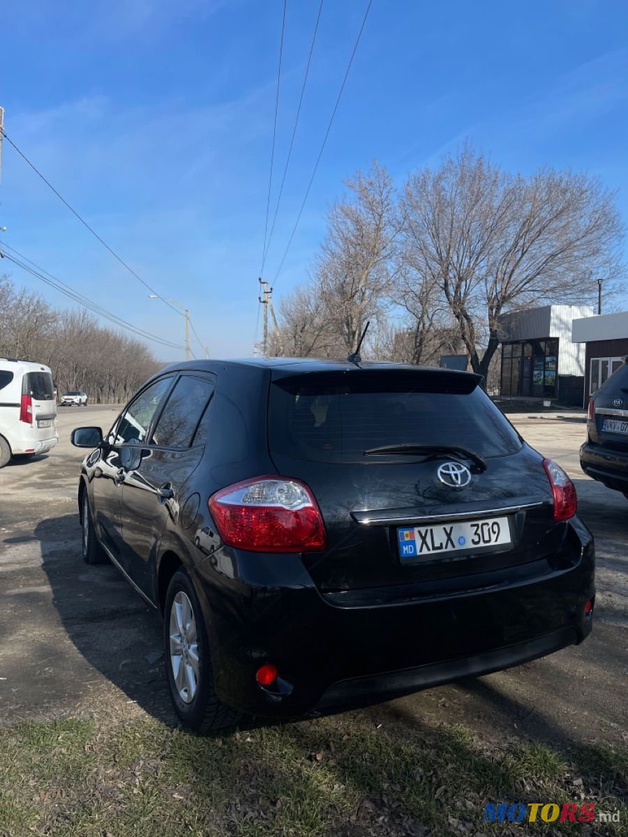 2011' Toyota Auris photo #3