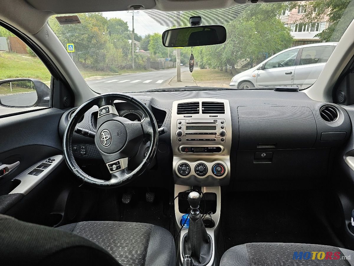 2011' Toyota Urban Cruiser photo #3