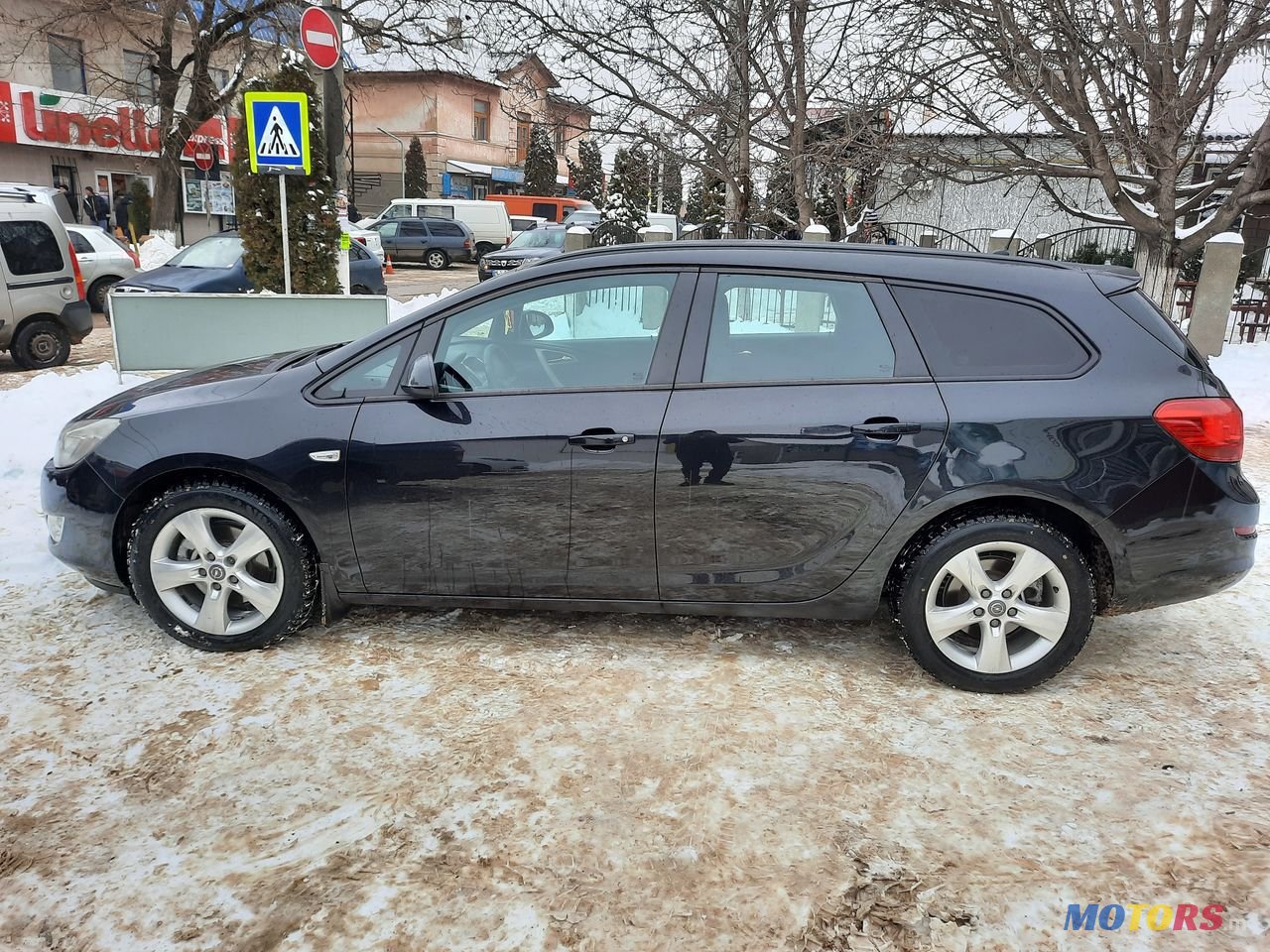 2011' Opel Astra photo #6