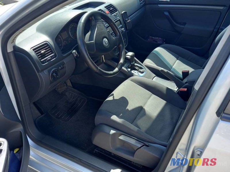 2008' Volkswagen Golf photo #5