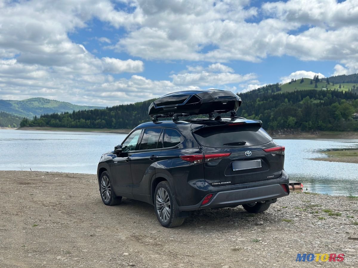 2021' Toyota Highlander photo #3