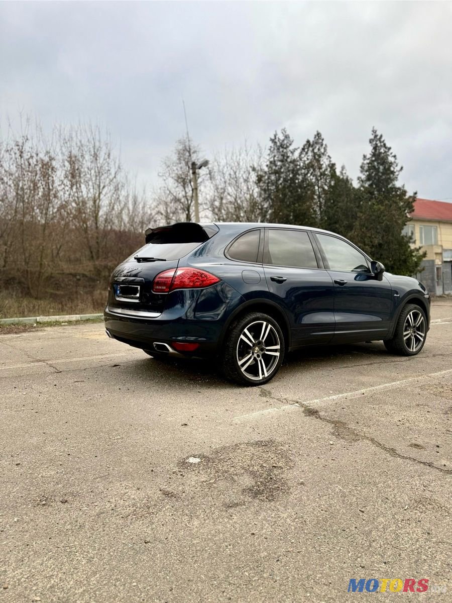 2013' Porsche Cayenne photo #2