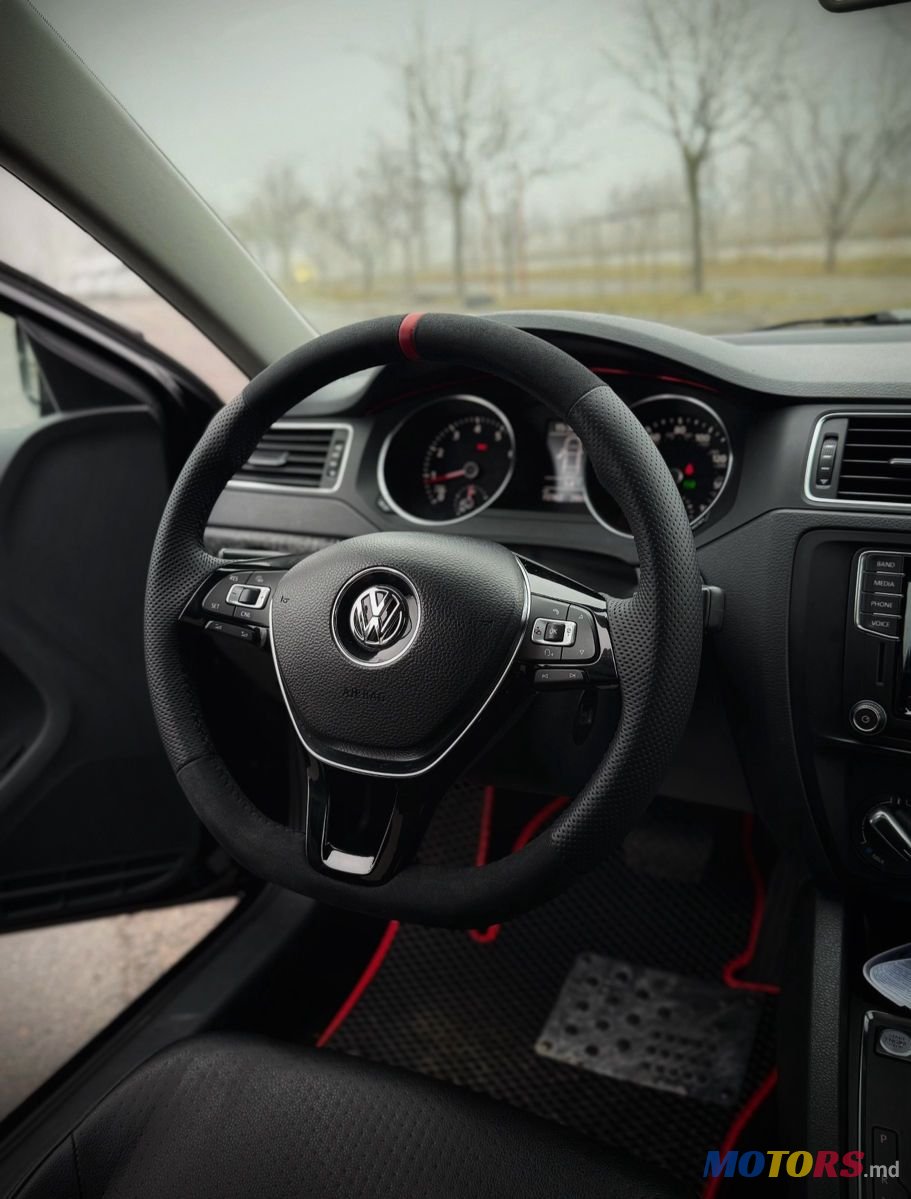 2016' Volkswagen Jetta photo #5