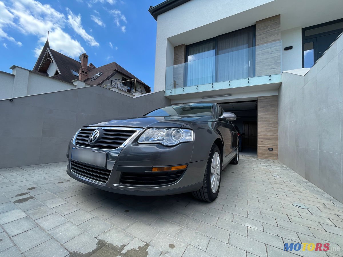 2005' Volkswagen Passat photo #1