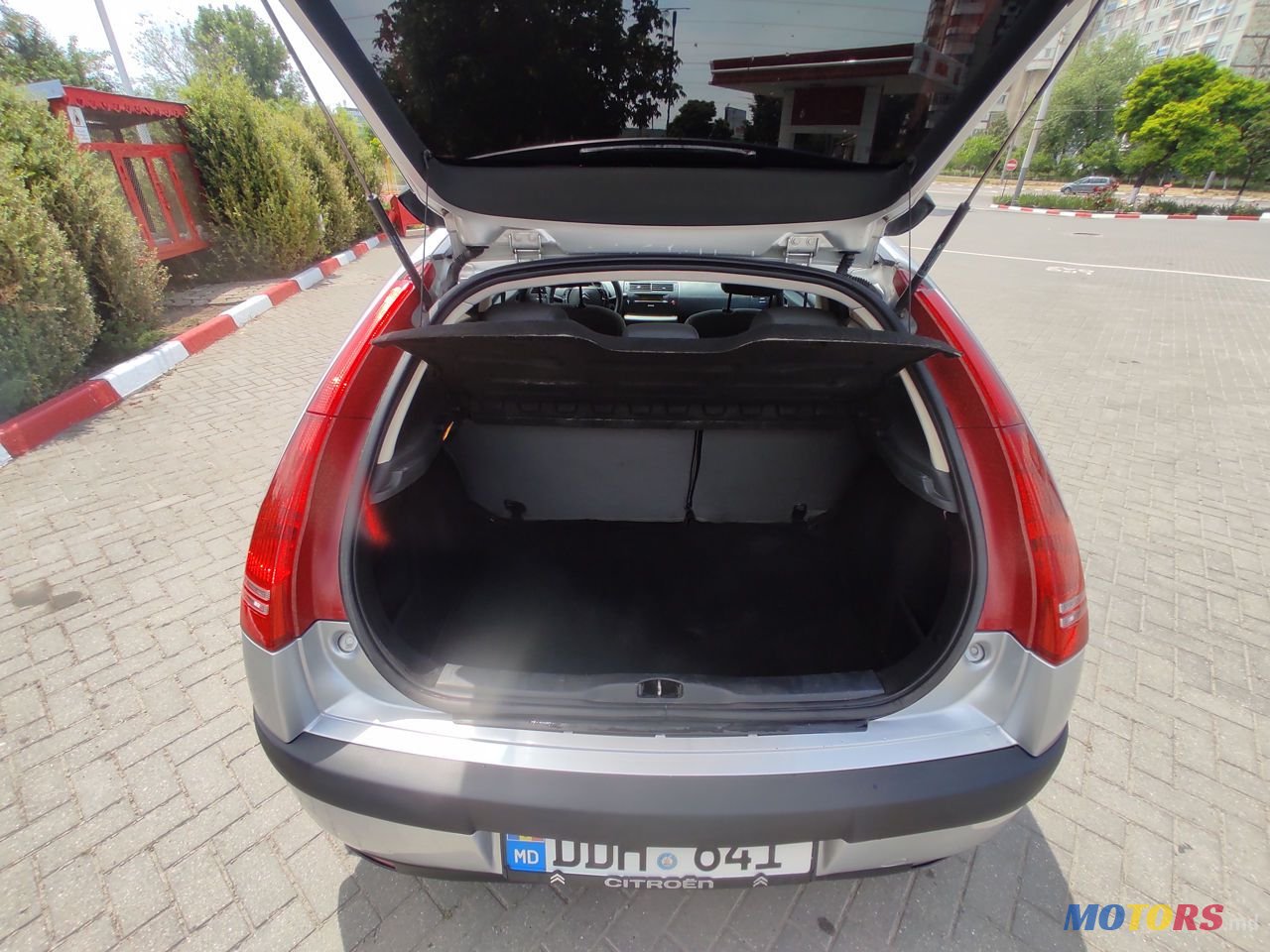 2008' Citroen C4 photo #5